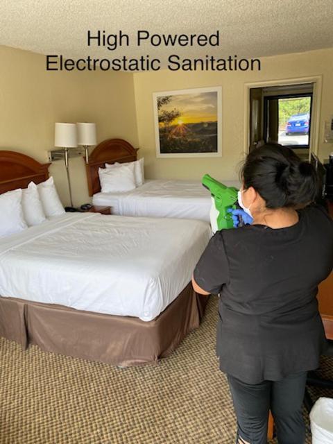 Days Inn By Wyndham Asheville West Candler Экстерьер фото