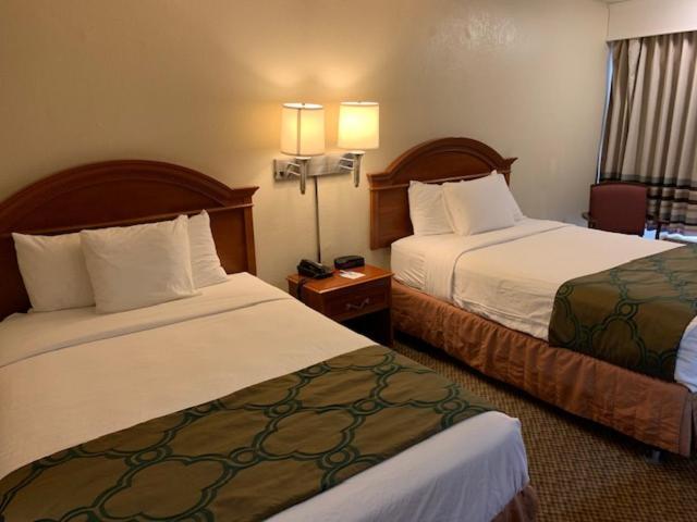 Days Inn By Wyndham Asheville West Candler Экстерьер фото