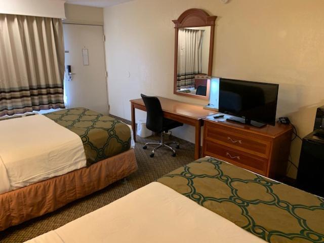 Days Inn By Wyndham Asheville West Candler Экстерьер фото