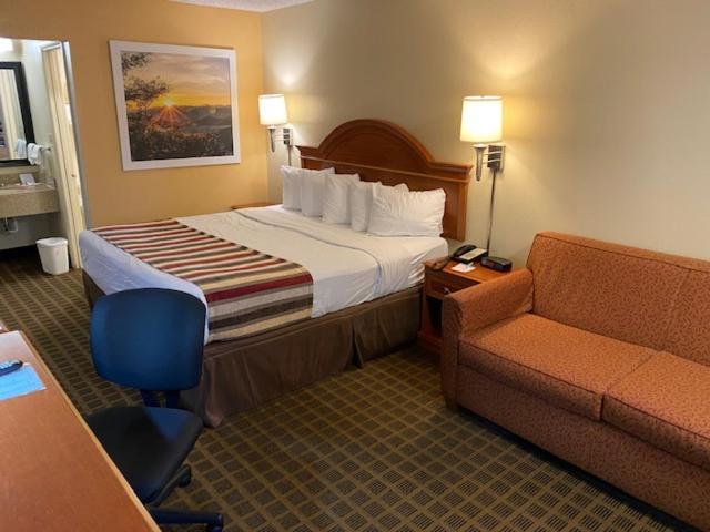 Days Inn By Wyndham Asheville West Candler Экстерьер фото