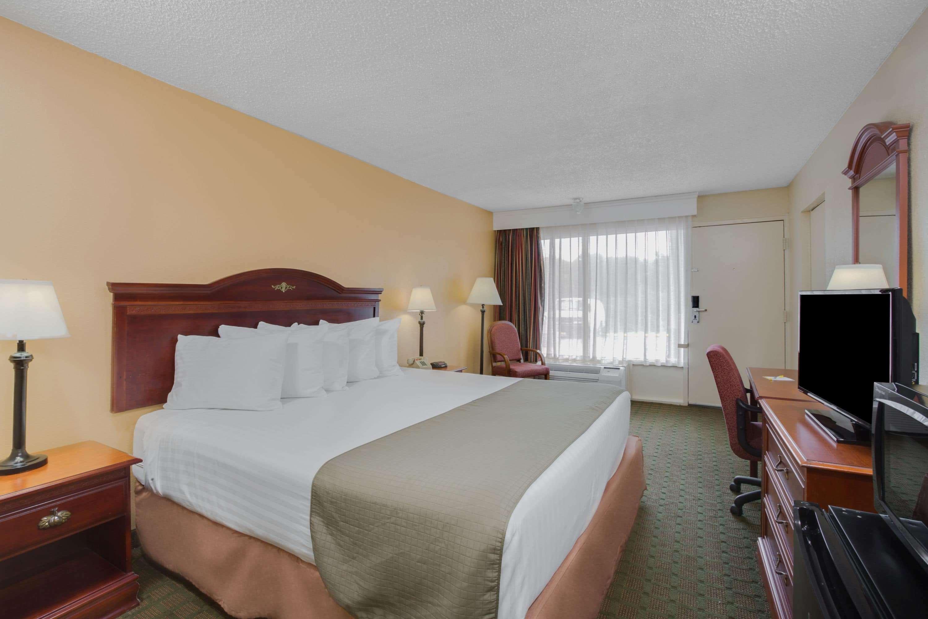 Days Inn By Wyndham Asheville West Candler Экстерьер фото