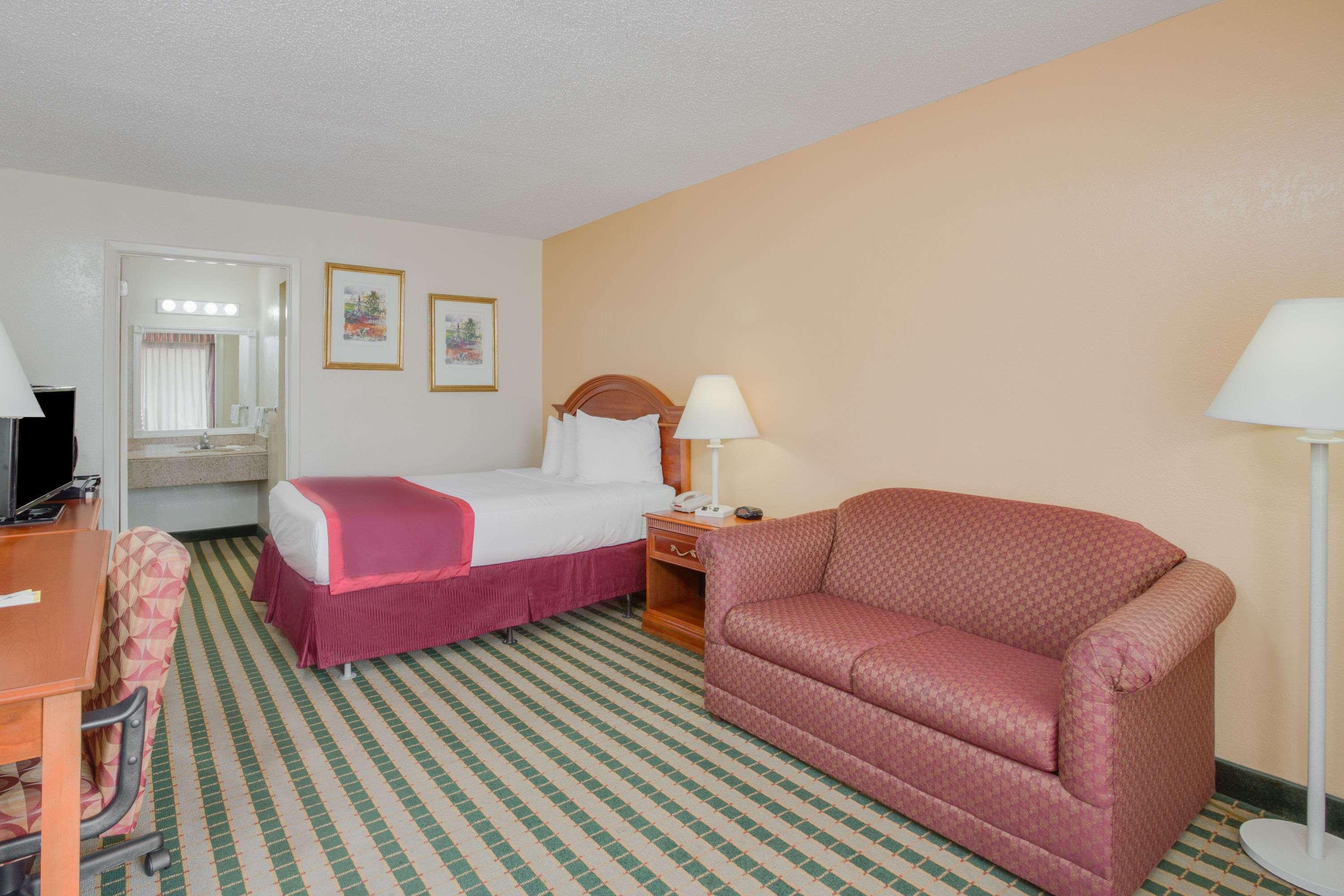 Days Inn By Wyndham Asheville West Candler Экстерьер фото