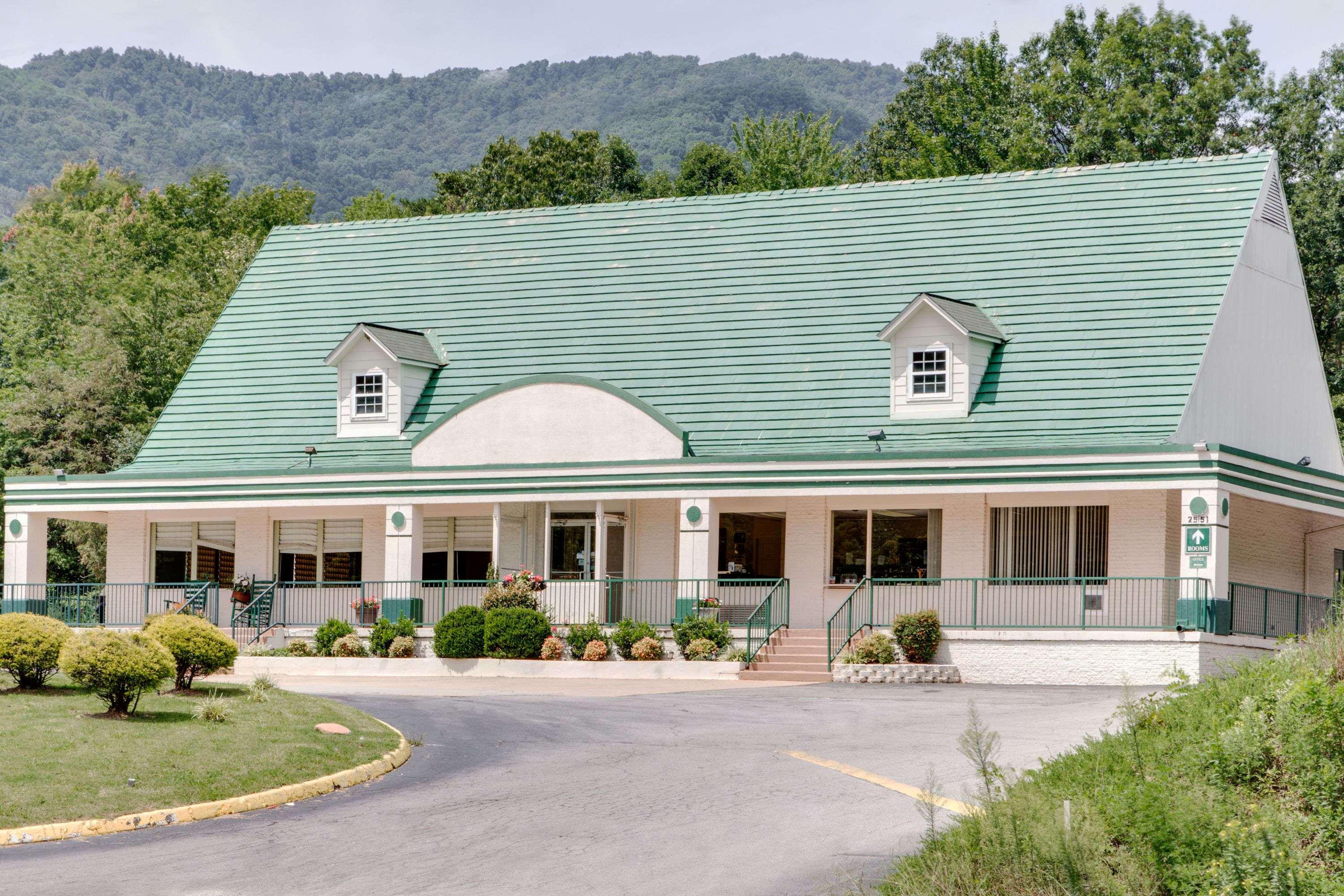 Days Inn By Wyndham Asheville West Candler Экстерьер фото