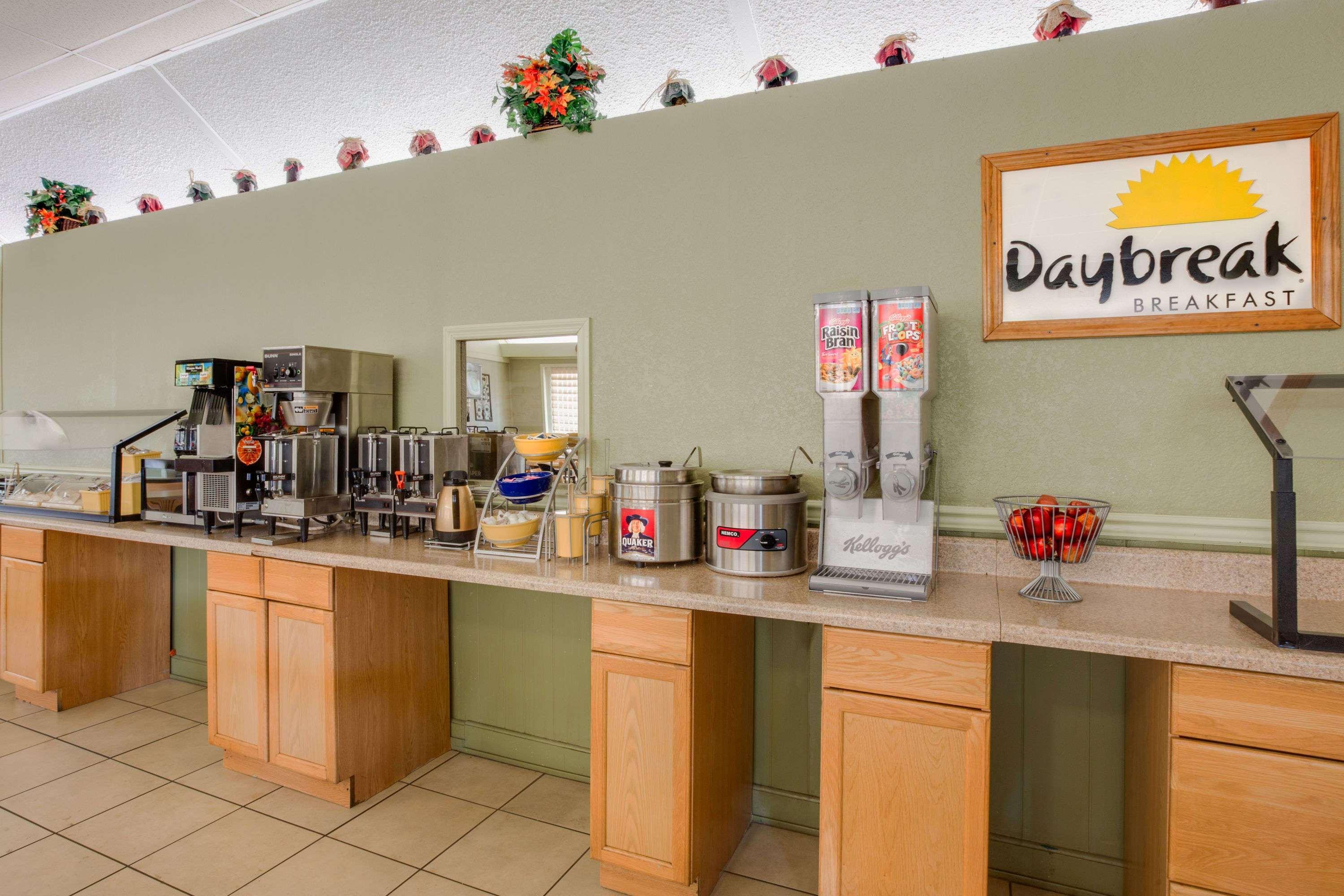 Days Inn By Wyndham Asheville West Candler Экстерьер фото
