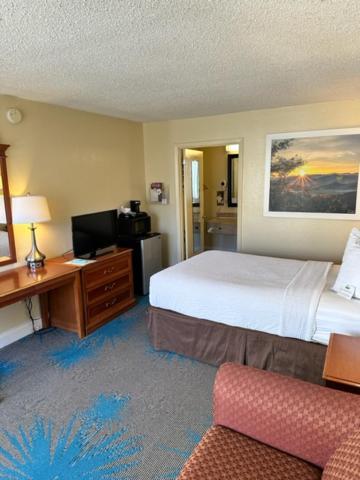 Days Inn By Wyndham Asheville West Candler Экстерьер фото