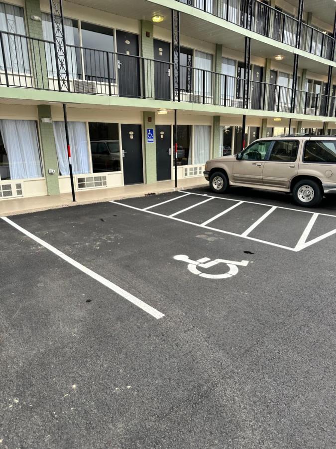 Days Inn By Wyndham Asheville West Candler Экстерьер фото
