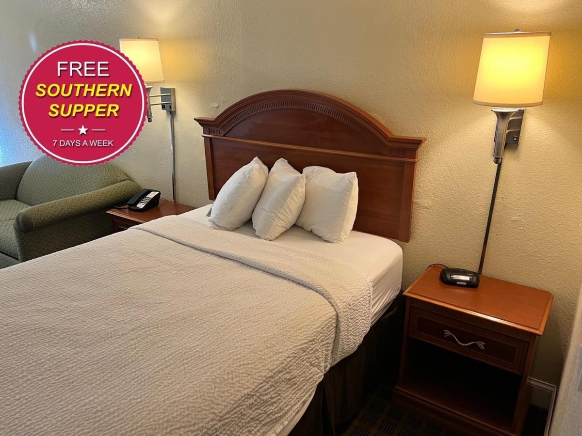 Days Inn By Wyndham Asheville West Candler Экстерьер фото