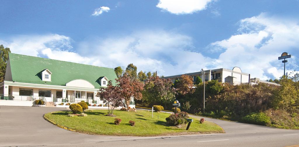 Days Inn By Wyndham Asheville West Candler Экстерьер фото