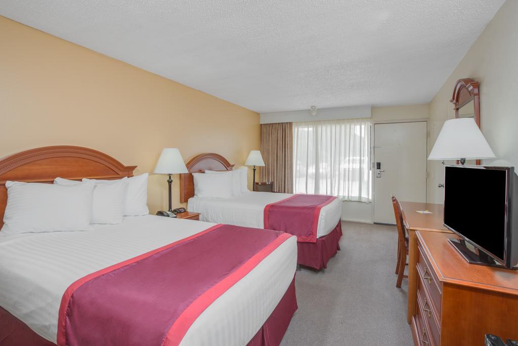 Days Inn By Wyndham Asheville West Candler Экстерьер фото
